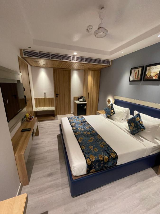 Hotel Malbork Inn @ Janakpuri Delhi  Dış mekan fotoğraf