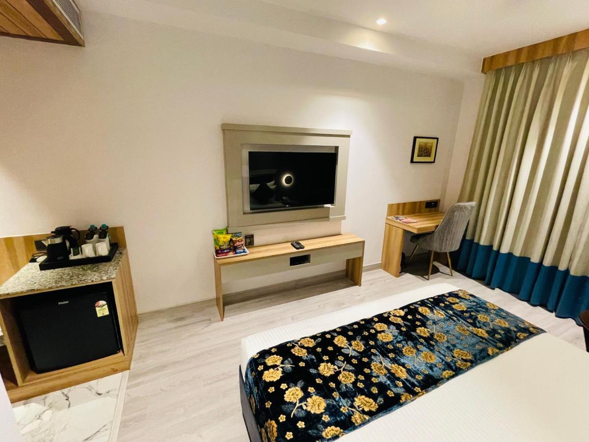 Hotel Malbork Inn @ Janakpuri Delhi  Dış mekan fotoğraf